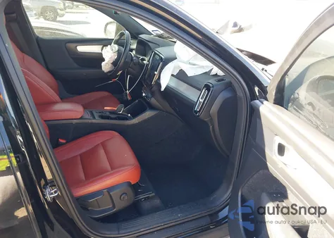 2020 Volvo Xc40 Momentum from USA, damaged, VIN YV4162UK9L2310258